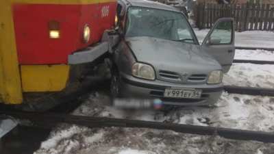 The camera captured the moment of collision of a car and a tram in Barnaul