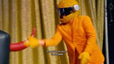 “LADIES AND GENTLEMEN, TORO Y TORO Y TORO Y TORO Y MOI”