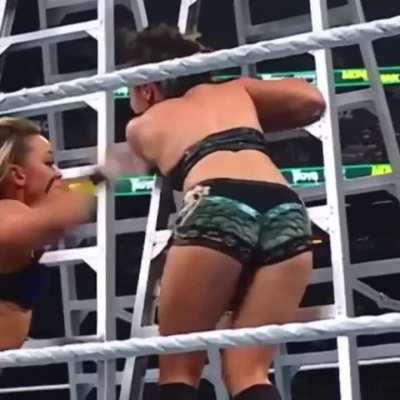 Zoey Stark slapping Lyra Valkyria’s 🍑