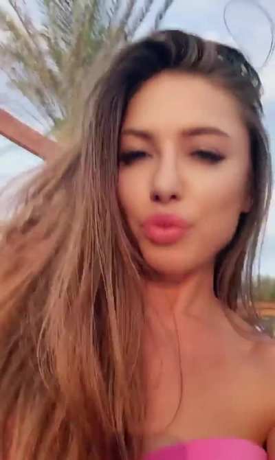 Elina (@elinaaa1303)