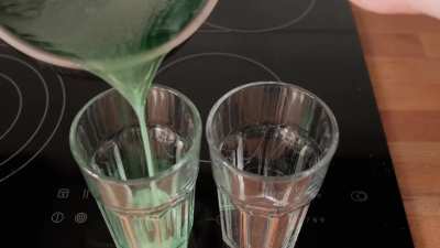 The amazing Charl<wbr>otteL<wbr>ikesP<wbr>iss makes and eats some piss jello - it's delicious!