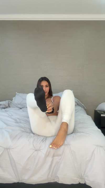 I like it when men watch me while I take off my shoes 