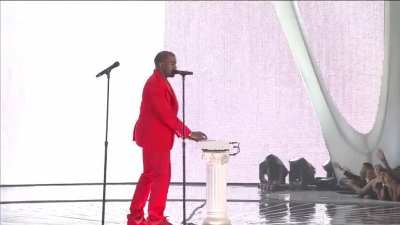 Kanye West & Pusha T debut Runaway (uncensored) live at the MTV VMAs 2010 (1080 master)