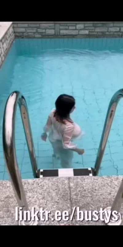 Mady Gio wet t-shirt 1