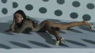 This video killed me. Didn’t know Ariana had moves like that 👀🥵