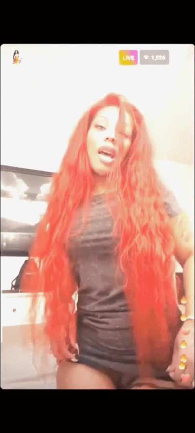 K.michelle flashing dat 😻