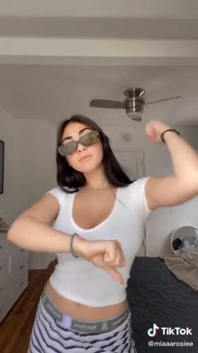 Big Tits Jiggling - 5