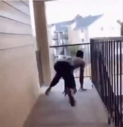 Low iq players putting an extra thermite bag in and then running to turn the sprinklers off for the 80th time