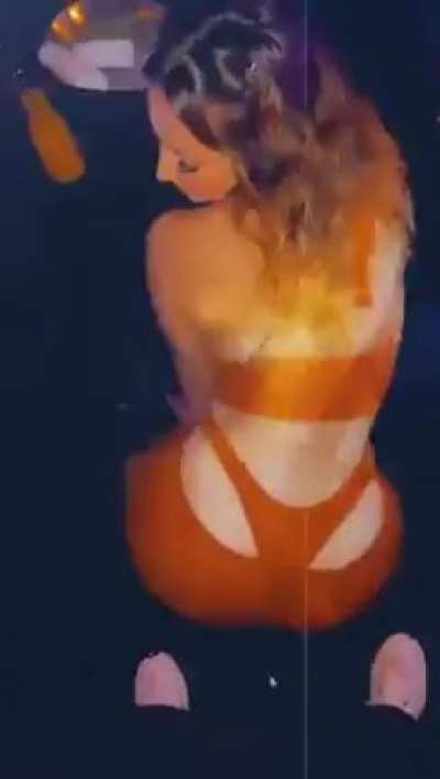 POV: you're behind her