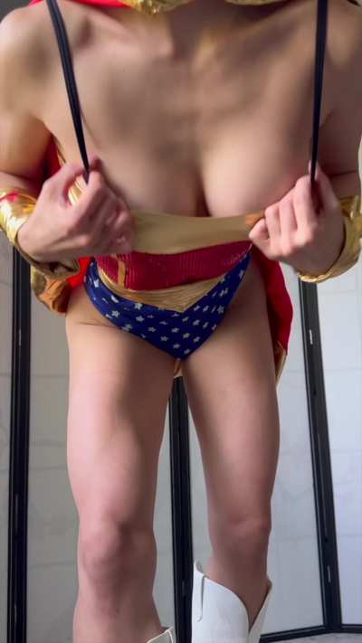 Wonder Woman cosplay (PeachyAznGirly)