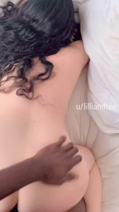 Gripping and groan<wbr>ing🥵[<wbr>oc]