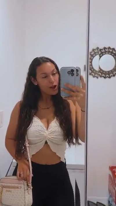 She’s showing off a little more lately 😵‍💫😋🤤🤤