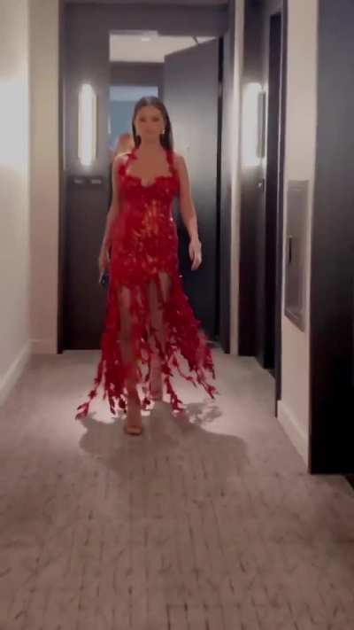 Gorgeous Selena sexy VMA's outfit 