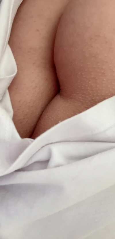 You don't know what turns me on knowing that you will put your face in the middle of my ass!