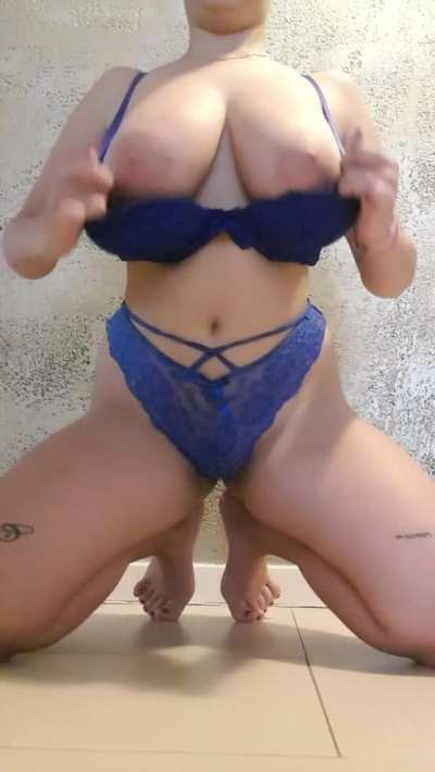 I'm 4'11 and my boobies are natural (oc)