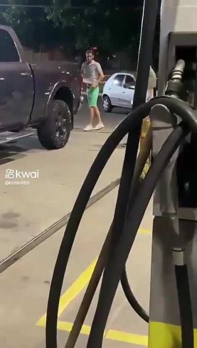 Man shoots Uber driver during a traffic fight in Vitória da Conquista, Brazil. the shots hit his stomach and right leg, he was quickly treated by the local emergency service and survived