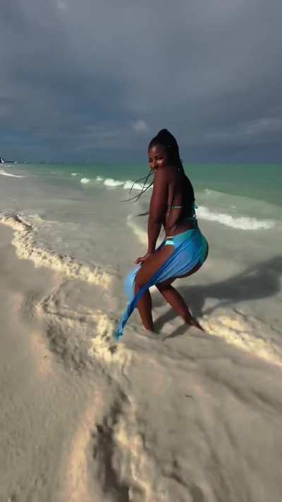 Beach vibe (@ake<wbr>ishaf<wbr>ierce<wbr>)