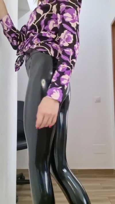 its matching me this outfit..