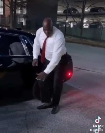 I redubbed this shaq vid to nightcrawlers