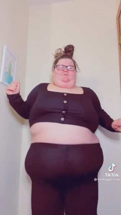My girl got her whole ass on backwards
