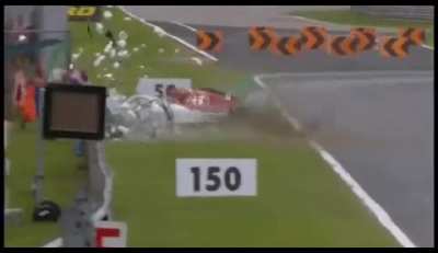 El Dylan jugando f1 2020 (coincidencia es que el auto del choque y el del Dylan son de la misma escudería xd)