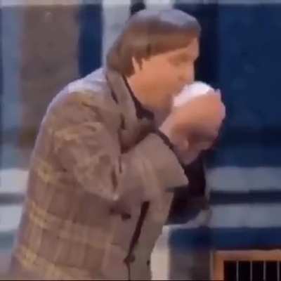 😨