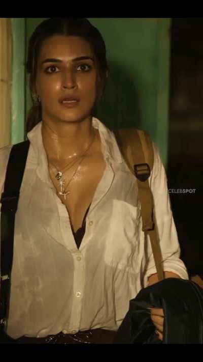 kriti hot in Bachchan Pande<wbr>y♥️😋