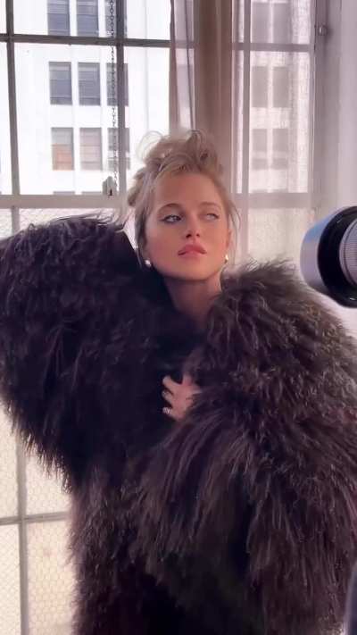 Instagram Video Post, 07-20<wbr>-2025<wbr>,phot<wbr>oshoo<wbr>t modeling video