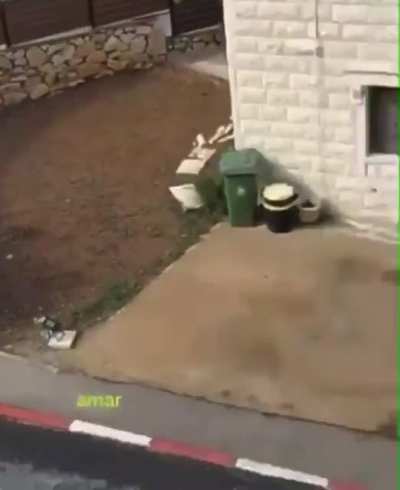 Bu atacağım tek filistin postu olucak çünkü bende bıktım görmekten ama orospu çocuklarının yaptıkalarına bak (diyor ki : arapların normal bir mahalleden attığı füzeler. Bu şekilde israil füzelerin geldiği yere füze atar ya da patlatırsa çocukları ve sivil