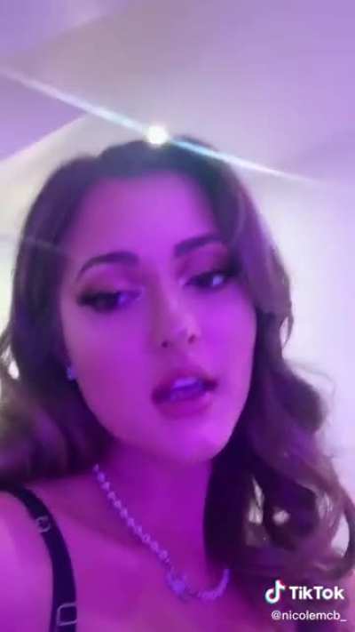 this slut is fine 😍