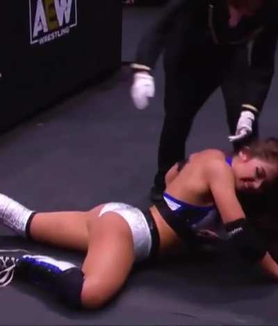 Skye Blue getting her ass kicked 😂