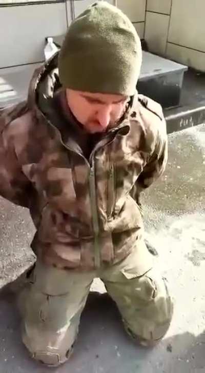 In Kharkiv, a large group of Russian soldiers surrendered. “We did not want to go to war against Ukraine, we were demoralized, but the command said that if we retreated, we could be shot for not following the order”