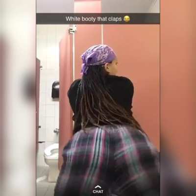 Pawg high school thot shaking her ass in the bathroom