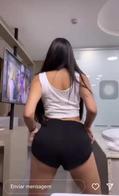 Taina Costa rebolando