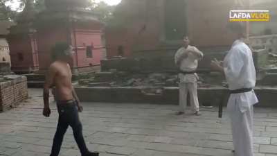 Maa mujhe kuch dikhai nhi de rha maa