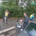 Idiot Mercedes driver has his ass handed to him by a cyclist & the police