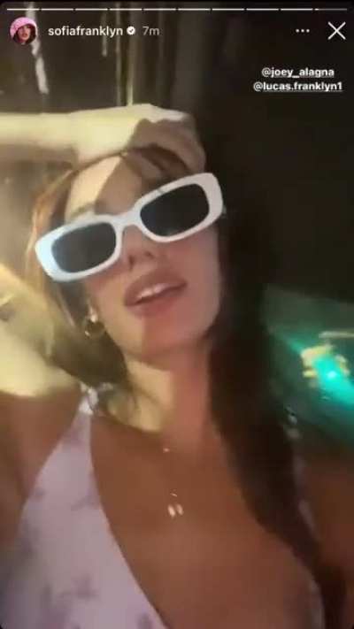Slight Sofia nip slip