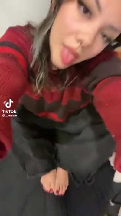 red toes