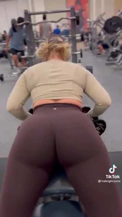 Giant ass pawg