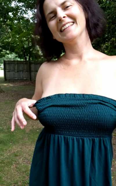 38yo mom is serving some melons, hope you're hungry (oc)