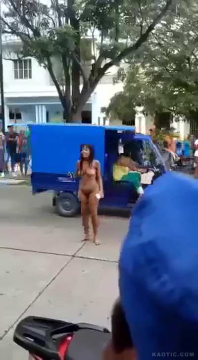 Crazy Lady Naked in The Middle Of The Street