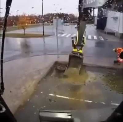 Replacing A Storm Drain Pipe Almost Completely With An Excavator