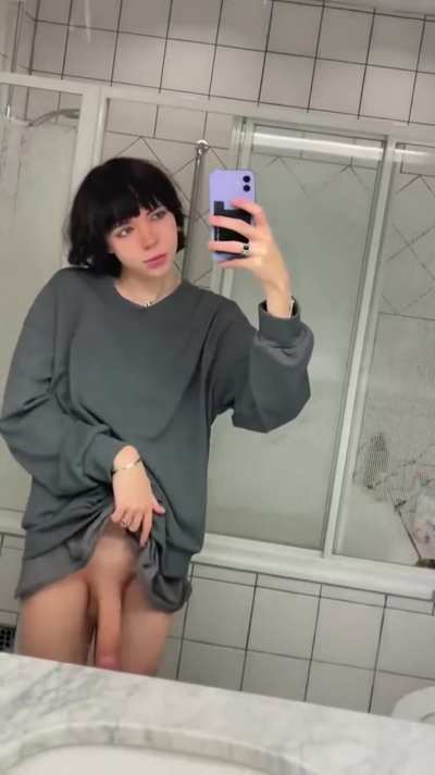 God Look at that big fucking penis on this cute girl 