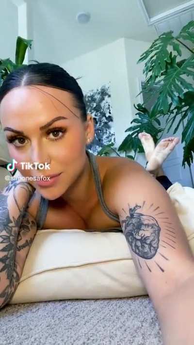 Feet tok