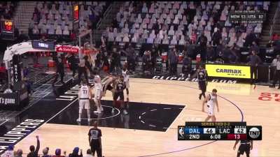 [Highlight] Ivica Zubac hammers it on Boban Marjanović and draws the foul
