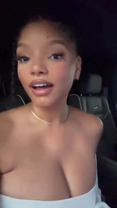 Halle on her way to an event | Snapchat 10.11.25