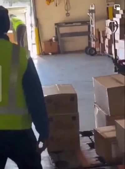 thieves ain’t robbing store anymore they're going straight to the distribution center’s