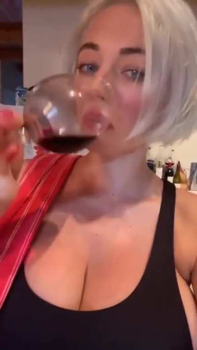 Holy sideboob