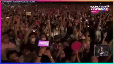 Crowd says 