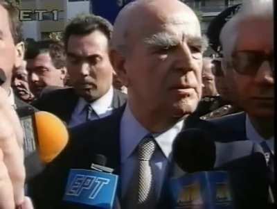 Ο Κωνστ<wbr>αντίν<wbr>ος Καραμ<wbr>ανλής φωνάζει πάψτε ώστε να μπορέ<wbr>σει να κάνει δηλώσ<wbr>εις. - 1992